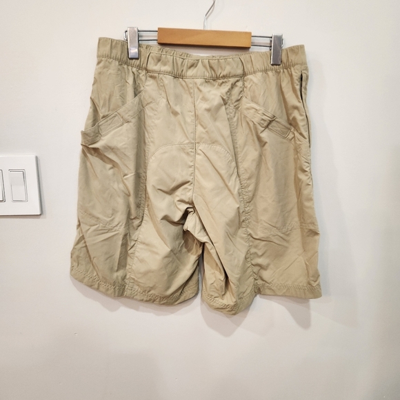 VTG LL Bean Shorts Mens Medium Beige 100% Nylon Mesh Lined Elastic Waist Outdoor - Picture 2 of 12